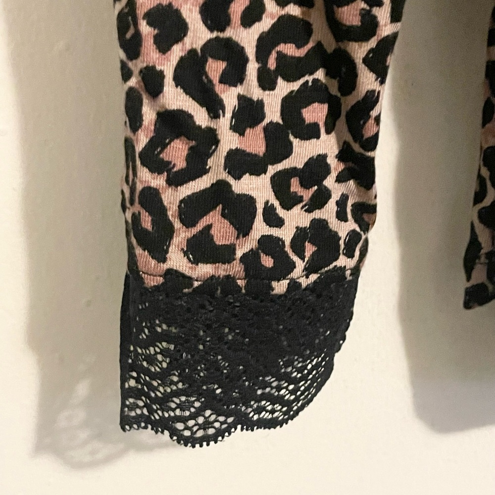 La Vie en rose Sz M  Soft Jersey Long Sleeve Shirt “Love” leopard print - Picture 6 of 7
